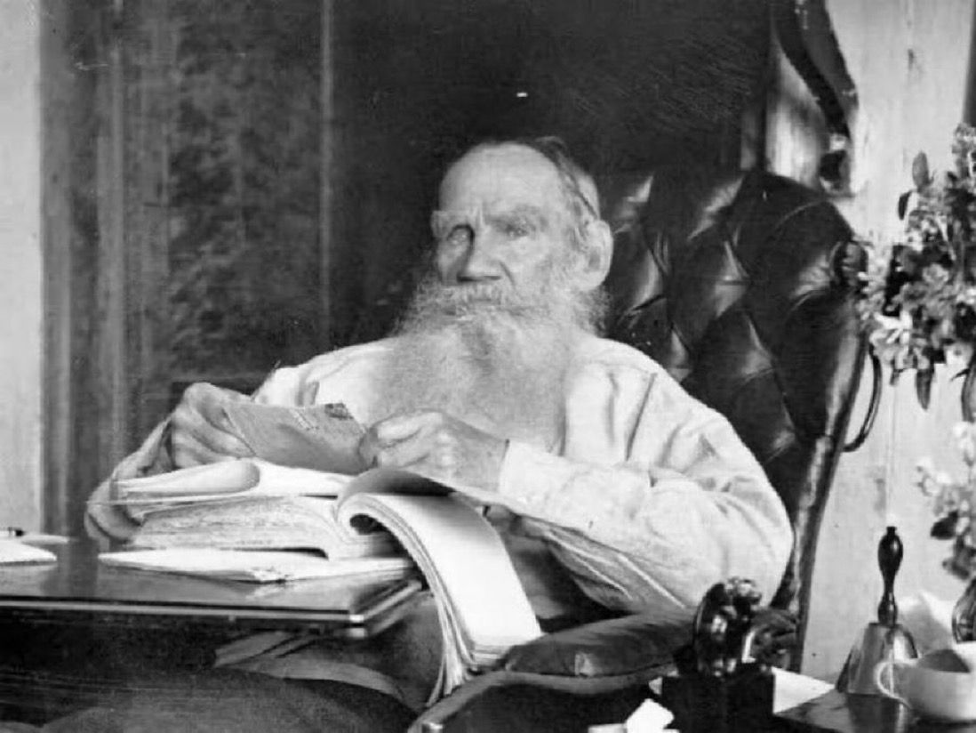 Tolstoy'dan 6 Tavsiye:

• Cahil insanlardan tartışmaktan kaçın.
• Başa gelen talihsizliği çabuk kabullen.
• Kişiler ve olaylar hakkında daha az konuş.

• Sorunlara üzülme, çözüme odaklan
• Başkalarının hatalarını daha az yargıla.
• Canını sıkanları Hayatından çıkar.