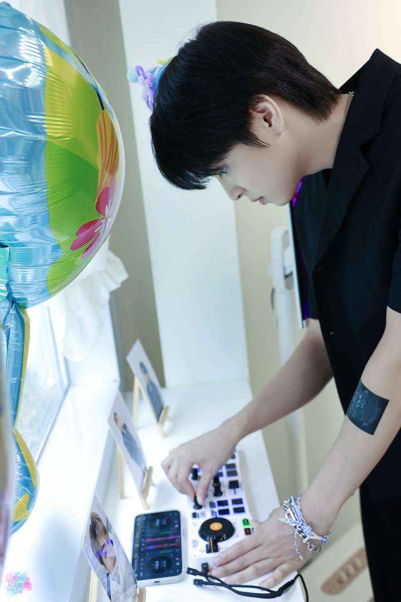 20240808 

#LEEKANGSUNG #이강성
#GHOST9 #고스트나인
#MY_MIDSUMMER_NIGHTS_DREAM
#한_여름밤의_꿈