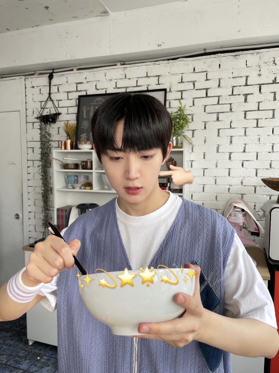 TPST_twt's tweet photo. [#형섭] YUM https://t.co/NBAISuaRwd