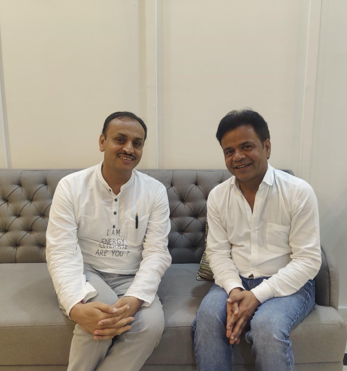 DrChetanSolanki's tweet image. Met the talented actor @rajpalofficial 

He not only discussed and understood but also promised to support #ActionForClimateCorrection

#EnergySwaraj  #ClimateChange #SDGs

@Energy_Swaraj