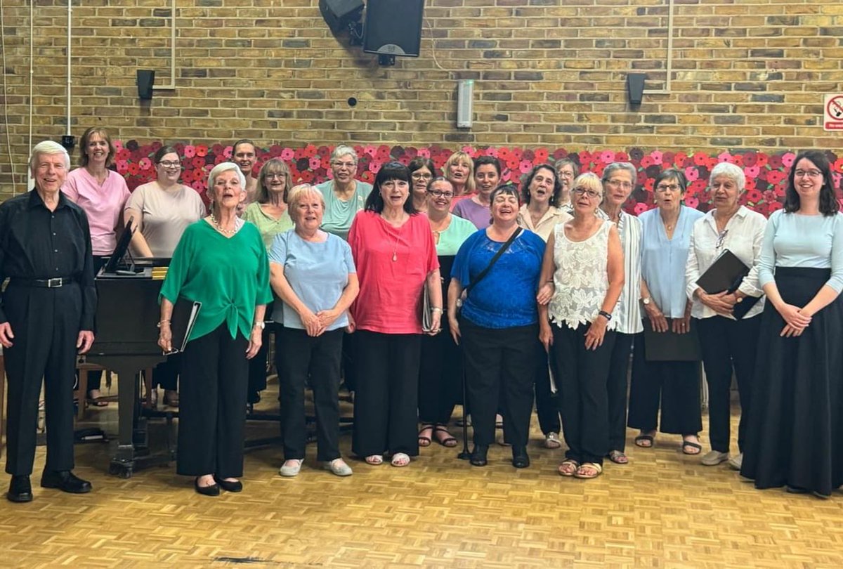 Rainham Ladies enjoying there end of term concert ☺️ Another hot one ladies!