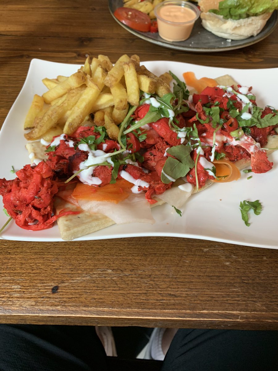 _RyanLFC's tweet photo. @FatBoarWXM never disappoints on match day 🤤 now for 3 points ⚽️🏴󠁧󠁢󠁷󠁬󠁳󠁿 @Wrexham_AFC @CurtisG35834680 @richwatkin https://t.co/tgpyIFjB4N
