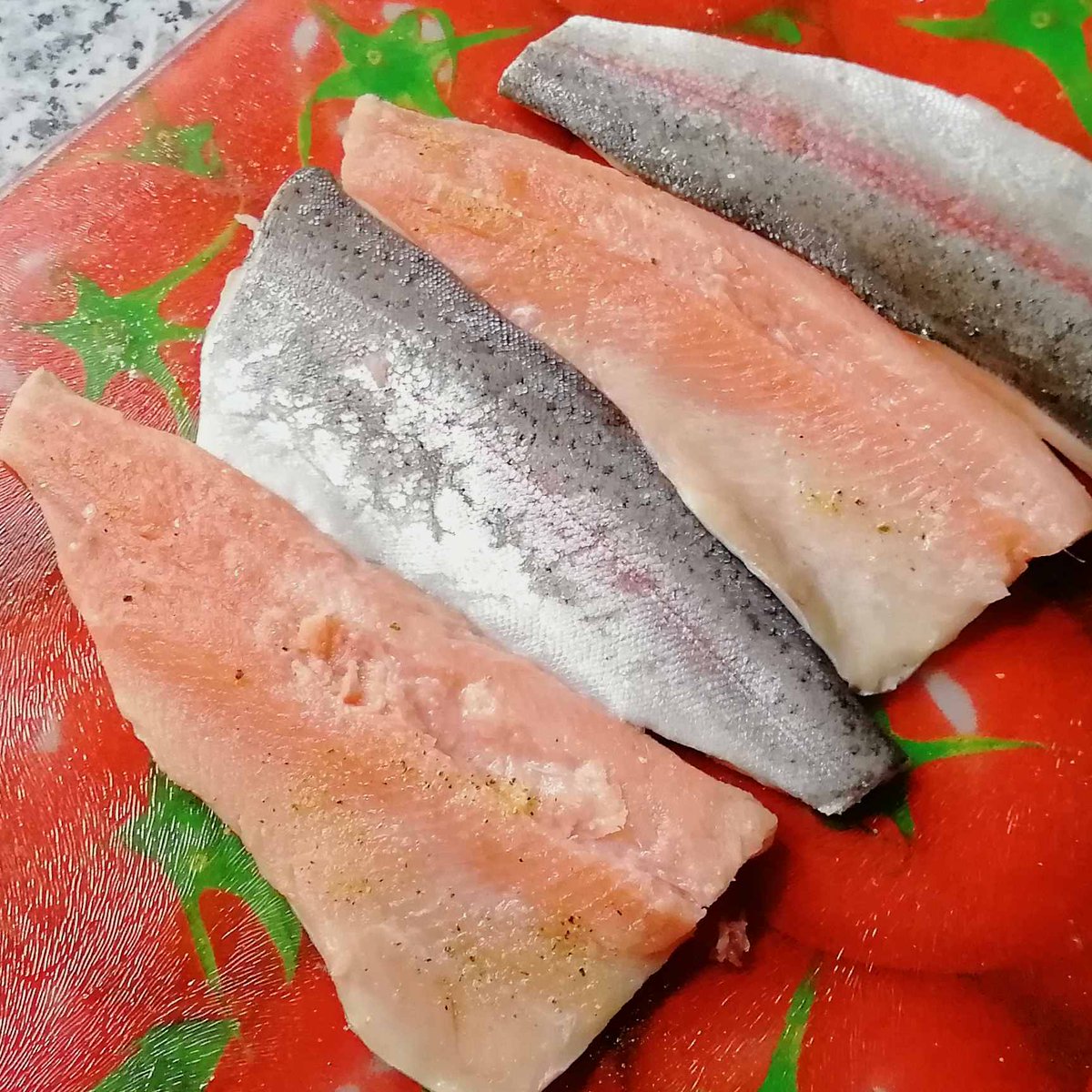MikeKocht's tweet photo. #Fisch Küche mit Anleihen an Kroatien
#Blitva heißt ja eigentlich nur #Mangold, aber der lässt sich auch gut durch #Blattspinat ergänzen.
So oder so schmeckt die Kartoffel-Beiage zu Fisch.
Regionale #Forelle statt Adria-Fisch bei mir

https://t.co/59UrJ2MsBB https://t.co/vNjl0enyKi