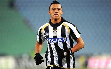 FabrizioRomano's tweet photo. ⚪️⚫️🇨🇱 Alexis Sánchez returns to Udinese after 13 years, joining as free agent on one-year contract. https://t.co/fMMWB5MFZn