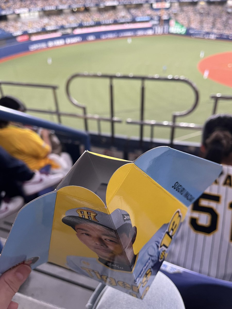 SHOW_ourworld's tweet photo. ゲートでもろたこれなに？

#京セラドーム
#阪神タイガース https://t.co/sFZAsuxD3V