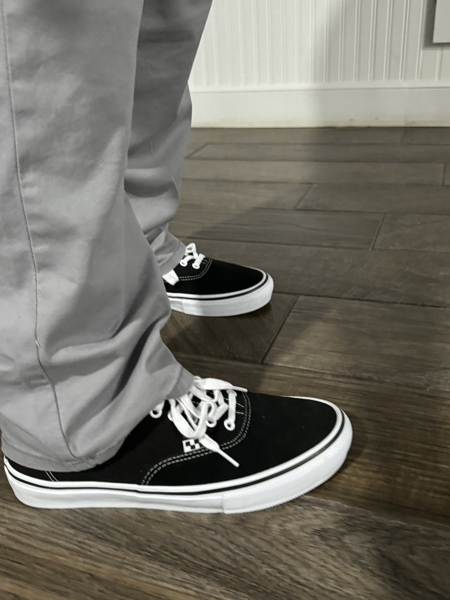 tomkil's tweet photo. @ColbyThelenNews Finally got a new pair of Vans https://t.co/gYkDvOKsGI