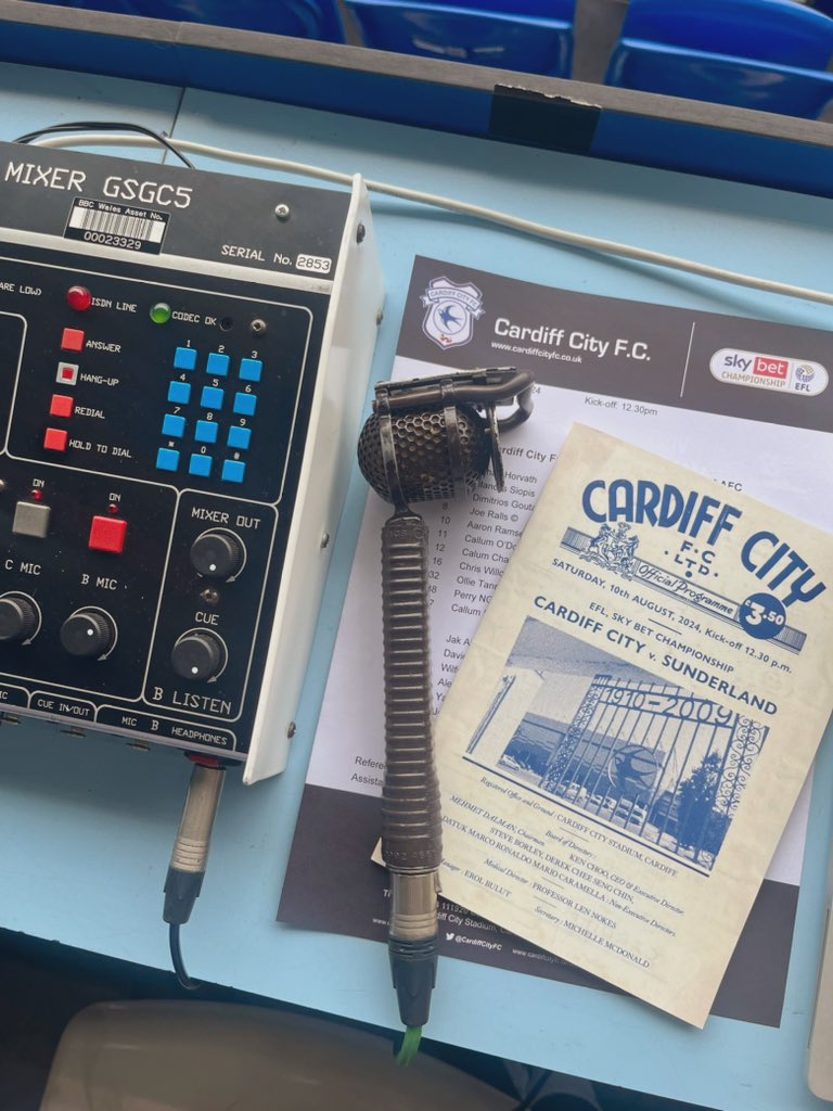 MollyStephens_'s tweet image. Another season behind the mic for @5liveSport &amp;amp; #BBCFinalScore incoming 🎙️

LOVE working for these brilliant shows, with brilliant people, and it starts at 🔵 @CardiffCityFC v @SunderlandAFC 🐈‍⬛

Join us on @bbc5live for all the latest from the EFL &amp;amp; #Olympics