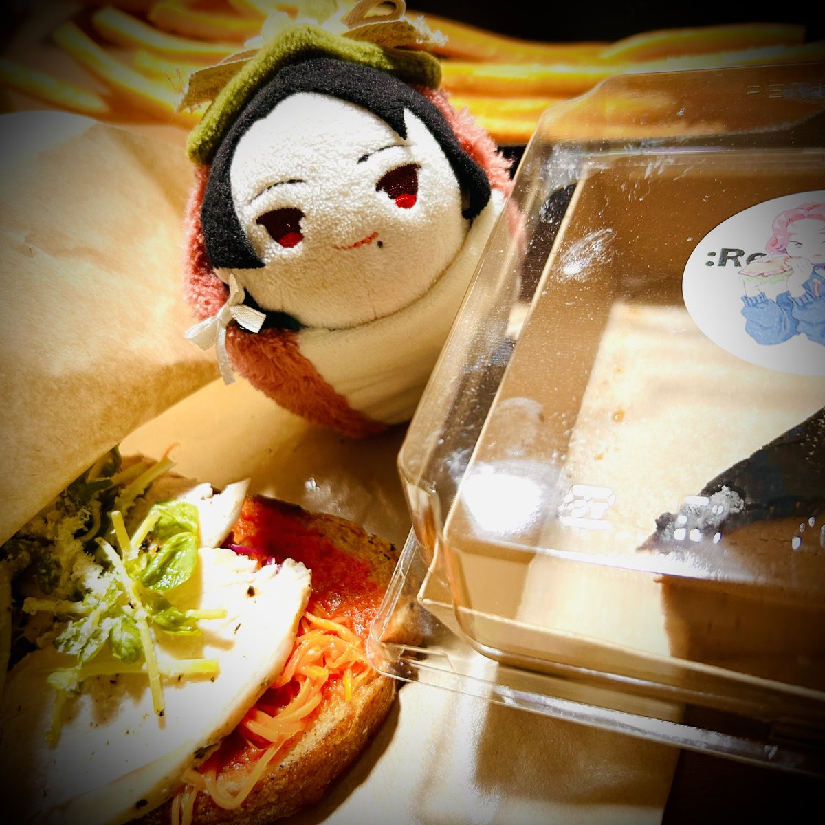 「また地元のお祭りに行ってきた。屋台(キッチンカー)飯買ってきて涼しい家で食べてま」|🤟たかな✋のイラスト