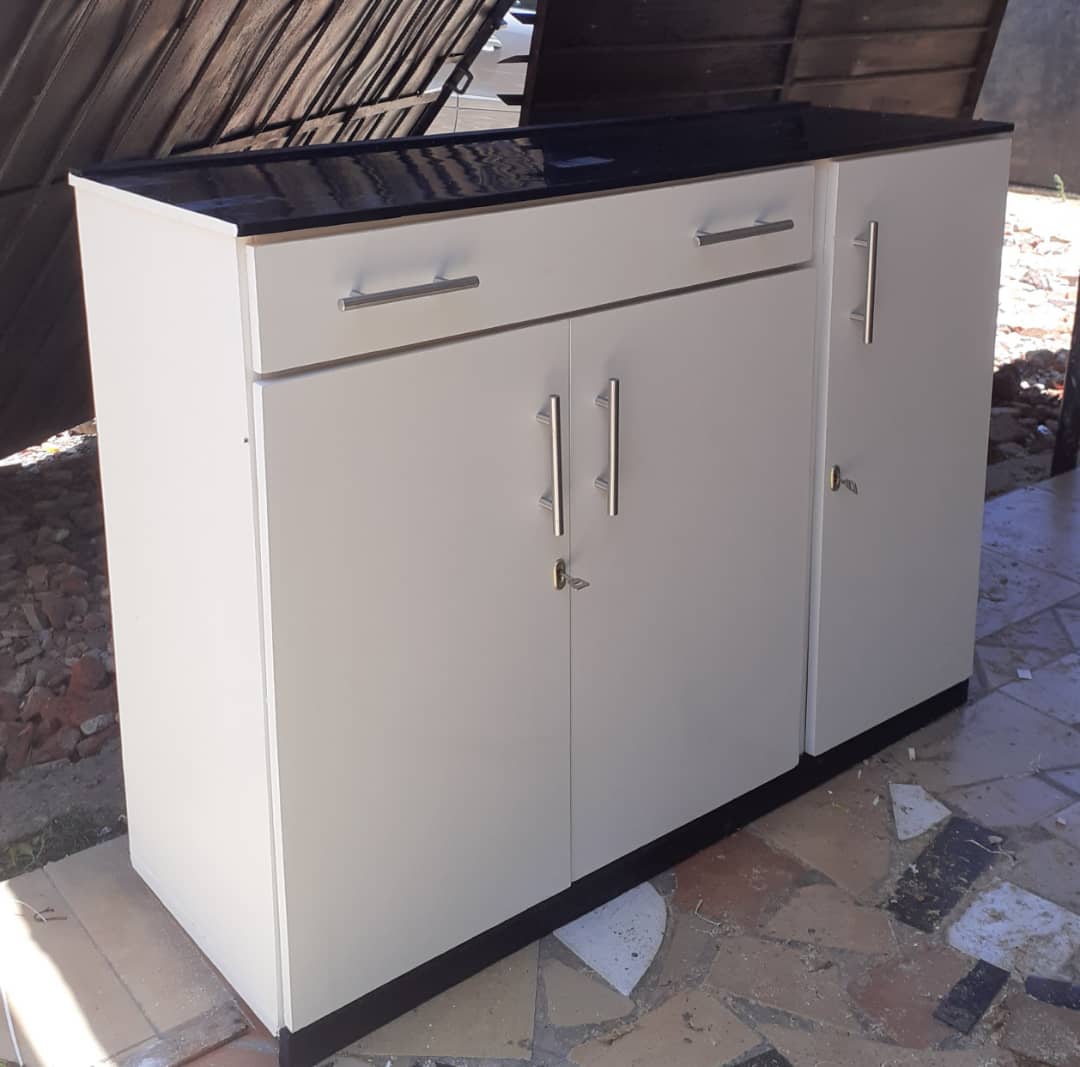 HardwareEmrich's tweet image. We make quality kitchen cabinets, wardrobes, tv stands, shoe racks etc Contact us on 0779580859, 0772549152, 0777716661 for more information