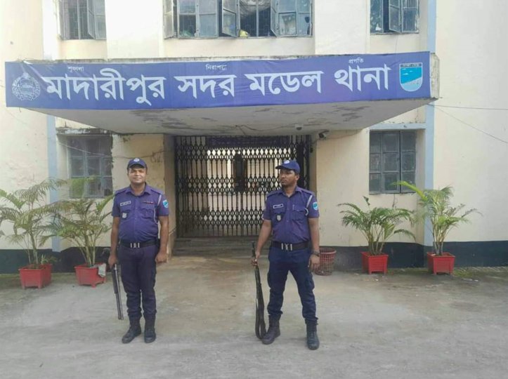 মাদারীপুরে পুলিশ সদস্যরা ডিউটিতে ফিরেছে
