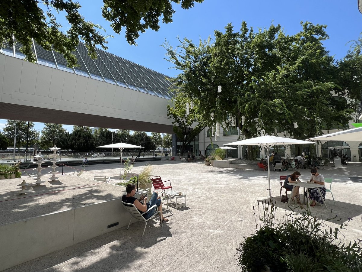 MarekGalinski's tweet image. Tak som sa dnes vybral do SNG, dlho som to odkladal a teraz prišiel čas, pozrieť si to kým tu nevisí iba umenie podľa predstáv SNS. Toto vlákno berte ako komentár človeka, čo umeniu nerozumie ale rád sa naňho pozerá. Vraj je galéria prázdna. 1/x