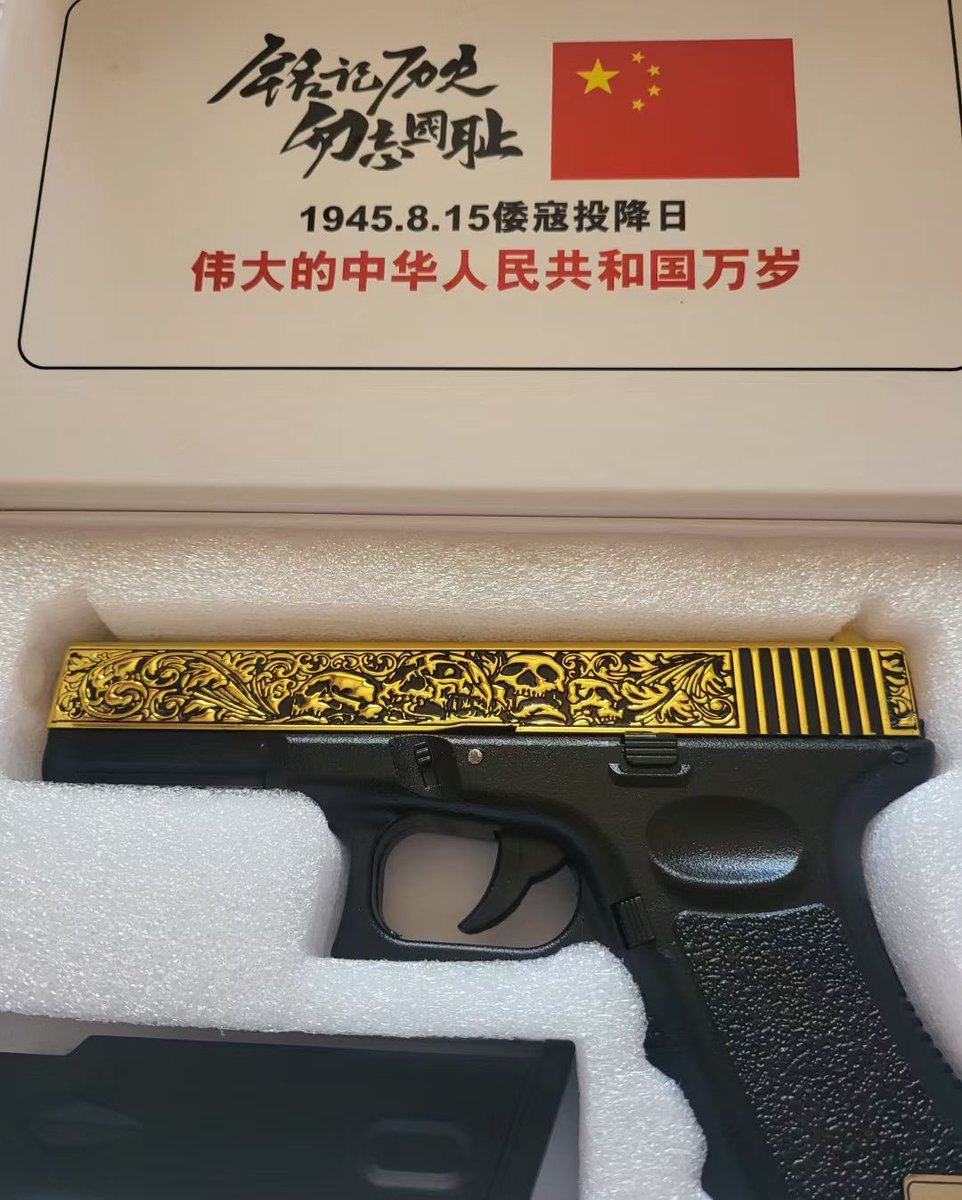 heiying111's tweet photo. 新品到货，电镀深刻骷髅头格洛克 接单 #水弹 #软蛋 #枪 #军事 #玩具 #军品 ＃仿真枪 ＃模型枪 #FPS #CSGO #子弹  #枪 #防身武器 #防身用品 #手拉鸡  #打猎 #弓弩 #zy1 #M1911 #弩 #手枪 #格格克 #喷子 #钢珠 #BB弹 #冷媒 #气狗  #钢珠  #格洛克 #沙鹰 ＃弓 ＃进口 ＃收藏 ＃暗器 ＃户外 ＃迷彩 ＃军用 https://t.co/OAraASSwpO