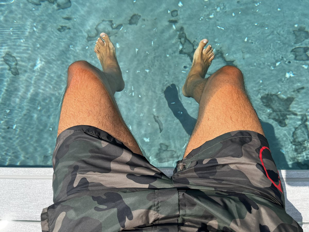 dsktpp's tweet photo. Casa e piscina https://t.co/1RtGq5EoGT