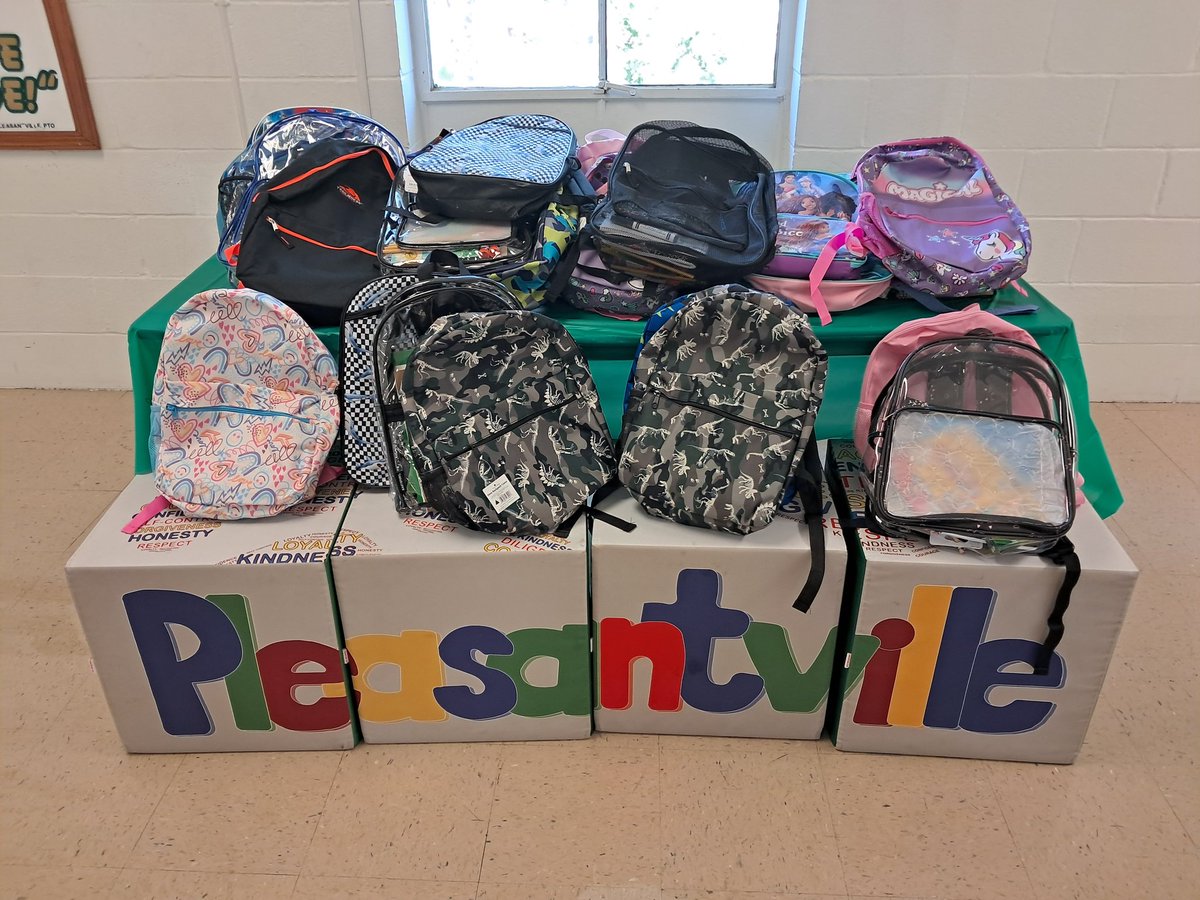 Thank you parents for coming out to our Meet the Teacher night Friday.🤗 Special thanks to @tysonfoods for their generous donation of backpacks with school supplies for our giveaway! #WhereLeadersAreBuilt 🐅  💚 💛