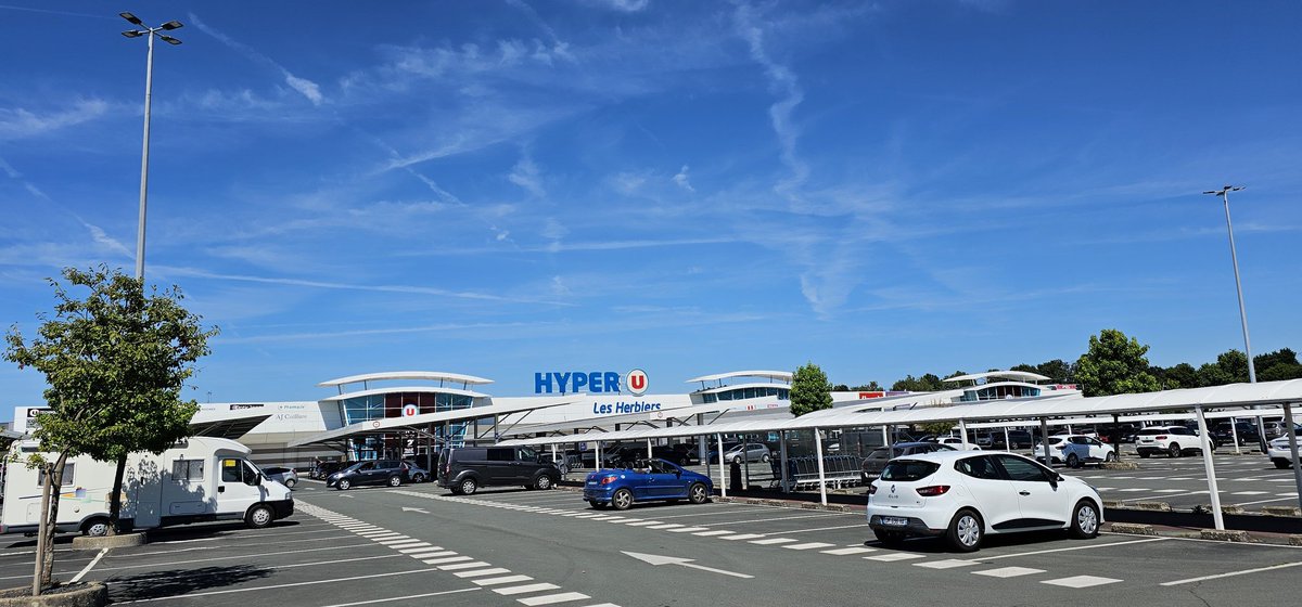 Well, thought we would get some more food on route to next house. Wow never again 😆  massive and so confusing 😕  4 aisles of yogurts