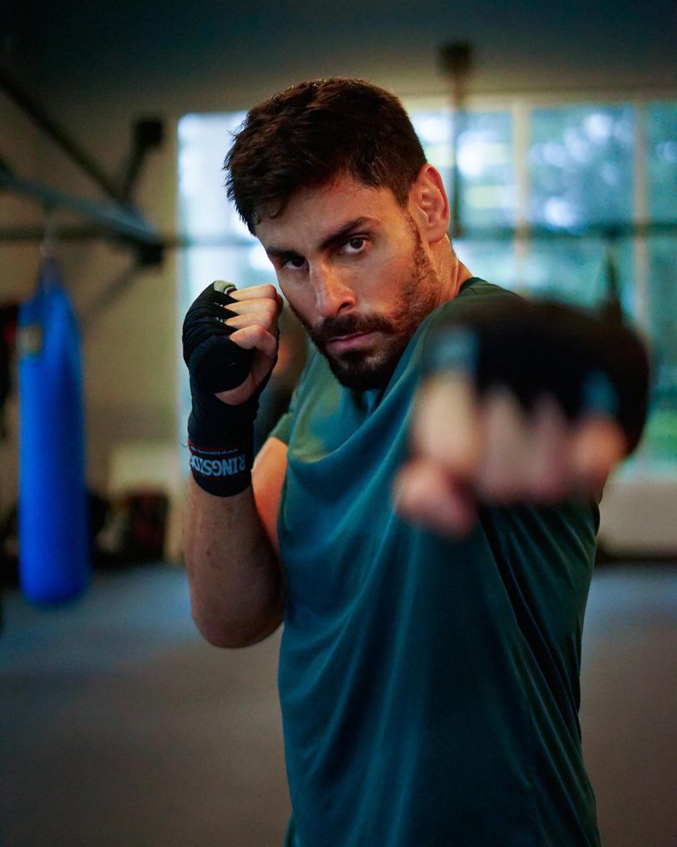 "Mantenha-se positivo,trabalhe duro e faça acontecer". 😉💪
-
Amor pelo que faz, muito foco e trabalho duro são algumas das características do Xu! Seja como atleta ou como ser humano, Antônio sempre faz tudo bem feito e com muito amor. 👊🔥