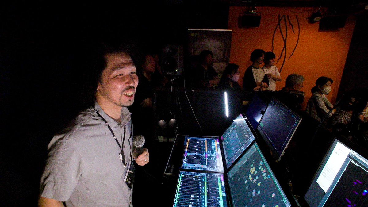 MxUe_'s tweet image. #福山Cable での d&amp;amp;b Soundscape 体験ライブ風景。

1.バンド &quot;Immersivers&quot; のメンバーたち
2.司会を務めたd&amp;amp;b audiotechnik Japan の米山氏
3.福山Cableの出原氏による解説と音響エンジニアリング
4.ライブ風景

＃dbSoundscape