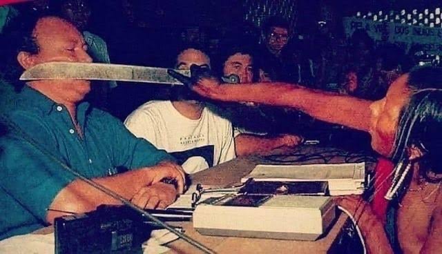O Brasil amanhece mais covarde hoje. Morreu Tuíre Kayapó, protagonista da cena definidora do conflito de Belo Monte, em 1989.
Sua passagem acontece no momento em que os direitos indígenas são ameaçados por uma infame “conciliação” no STF.
Que sua coragem inspire a todos nós.