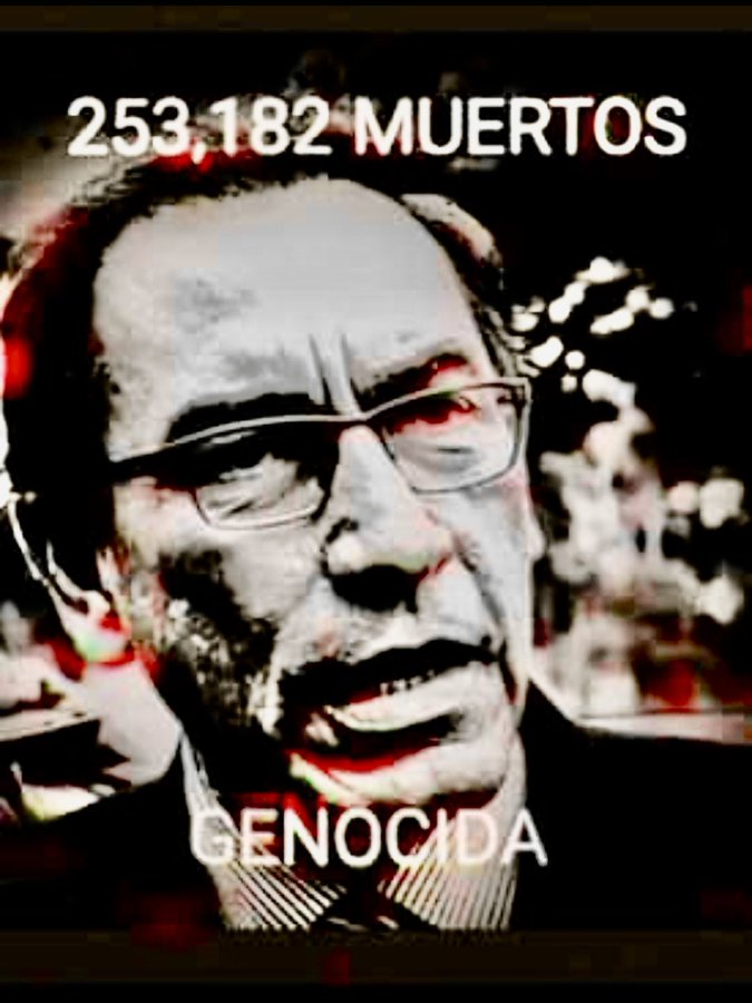 ferblog's tweet photo. LA IMPUNIDAD DE MARTÍN VIZCARRA
Mientras tu madre, padre, hermano, tío, primo o vecino moría de #Covid19 en las afueras de un hospital por falta de camas, oxígeno y vacunas, Martín Vizcarra, ese despreciable sujeto que nos gobernó por accidente, se vacunó en secreto junto a su familia bajo el lema de su gobierno "El Perú primero". 

Mientras el pueblo sufría, se negaba a recibir donaciones de oxígeno de la empresa privada, negociaba pruebas rápidas inservibles y encubría sus latrocinios en Moquegua, disfrutando de presuntas coimas brasileras.

Gobernó solo dos años, pero en ese corto lapso, más de 250,000 peruanos perdieron la vida en un gobierno marcado por la corrupción, y la persecución política con la que buscaba encubrir sus fechorías. 

Es el único expresidente que acumula múltiples investigaciones fiscales, procesos judiciales abiertos y 16 denuncias constitucionales en trámite en el Congreso de la República, pero sigue en libertad. Parece que dejó de gobernar el país al ser vacado, pero continúa ejerciendo influencia en la fiscalía y el poder judicial.

La situación es alarmante. La impunidad de Vizcarra es un reflejo de un sistema que permite que quienes han abusado del poder escapen a la justicia. La ciudadanía no puede permanecer en silencio mientras este tipo de personajes se burlan de las leyes y de la memoria de aquellos que perdieron la vida en medio de una crisis sanitaria sin precedentes. 

La falta de acción por parte de las instituciones es una traición a la confianza pública y un insulto a las familias que sufrieron la pérdida de sus seres queridos.

Es fundamental que el Congreso y el sistema judicial actúen con firmeza y determinación frente a este caso. No se puede permitir que la corrupción y la impunidad sigan reinando en el país. 

La justicia debe prevalecer, y aquellos que han abusado de su posición de poder deben rendir cuentas por sus acciones. La lucha por la justicia no es solo una cuestión legal; es una cuestión moral que debe ser defendida por todos los ciudadanos.

En conclusión, la impunidad de Martín Vizcarra no puede ser tolerada. La memoria de quienes perdieron la vida durante la pandemia debe ser honrada con acciones concretas que aseguren que la justicia se aplique sin distinción. Es un llamado a la acción para todos los peruanos que creen en la justicia y en un futuro mejor para nuestro país.

#MartinVizcarra #vacunagate #impunidad #PoderJudicial #Fiscalia @congresoperu @FiscaliaPeru @Poder_Judicial_