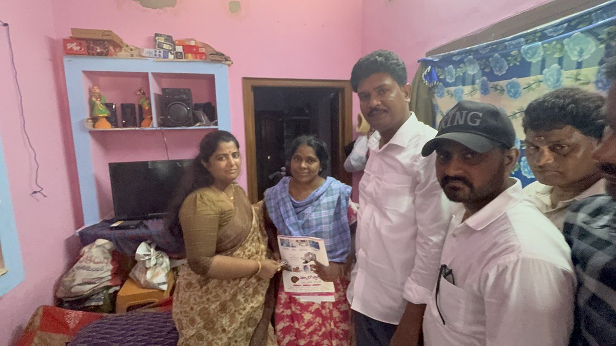 she_foundationn's tweet photo. Tuberculous meningitis తో దియాగ్నోసిస్ అయి సర్జరీ అయినా P leela Maheshwari కుటుంబం ని కలిసి 5000 ఆర్ధిక  షీ  ఫౌండేషన్  ద్వారా సహాయం చేయడం జరిగిందీ.CM రిలీఫ్ ఫండ్స్ లో రేయింబర్సమెంట్ రిక్వెస్ట్ ని ఫావర్డ్ చేయడం జరిగింది.#helpinghands #Shefoundation #helping #Pithapuram https://t.co/GZb8n15SWg