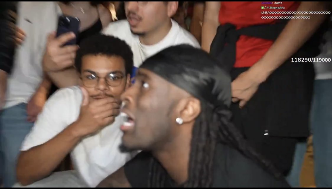 gprive_y's tweet image. main sur le menton en mode pensif #azy