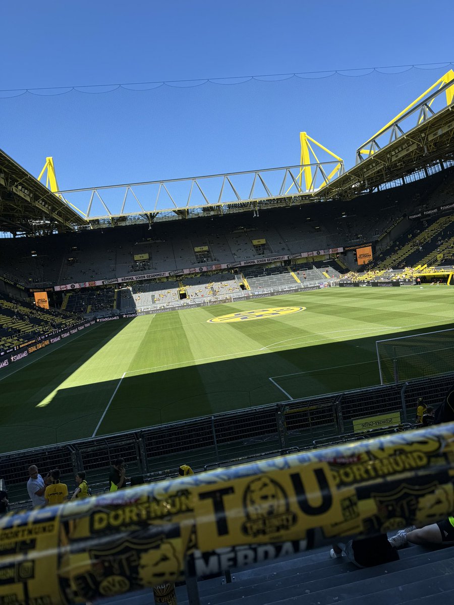 Auf Geht’s 🖤💛