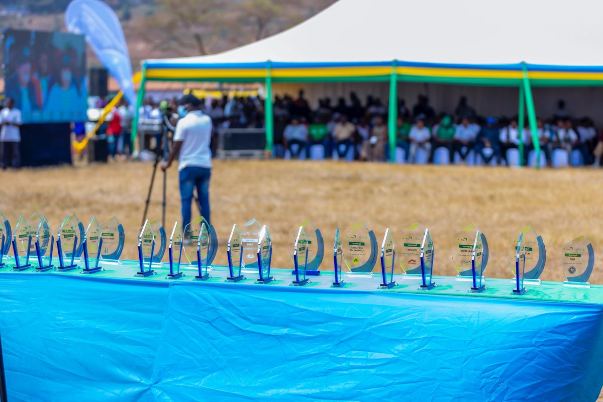 Congratulations to all the best exhibitors #RwandaAgriShow2024 
Primary Production
Crops
- Winner: KOABURA: Grows Irish potatoes 
- Runner-up: ABRIB-VENTURES LTD: Grows water Melon

Animal Resources
- Winner: HAUGE AQUA LIMITED
- Runner-up: KIGALI RABBIT FARM
