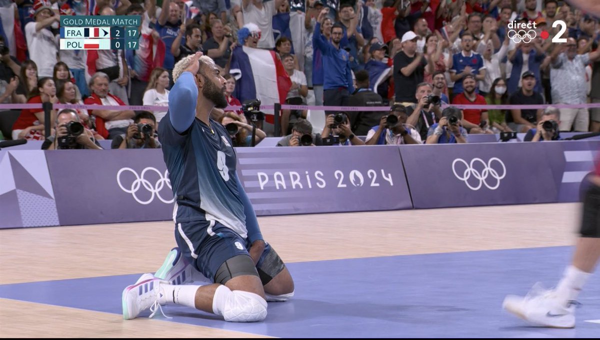 RomainNextGen's tweet image. La photo est aussi charismatique que le bonhomme.  

Earvin Ngapeth 👑🇫🇷