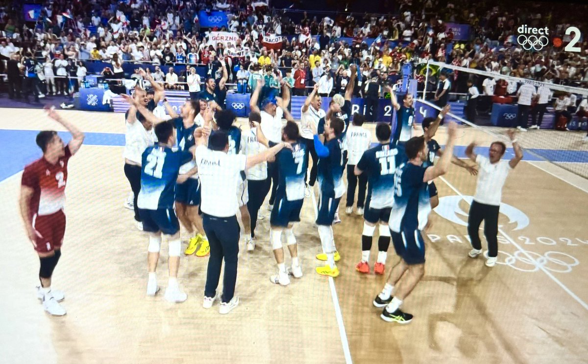 GROUPENICOLLIN's tweet photo. INCROYABLE ⭐️⭐️Double champion olympique 🍾 Bravo à Nicolas LE GOFF notre champion du @MHSCVolley 
 🧡💙et Bravo à la team France  🇫🇷 https://t.co/oAF0guh0LO