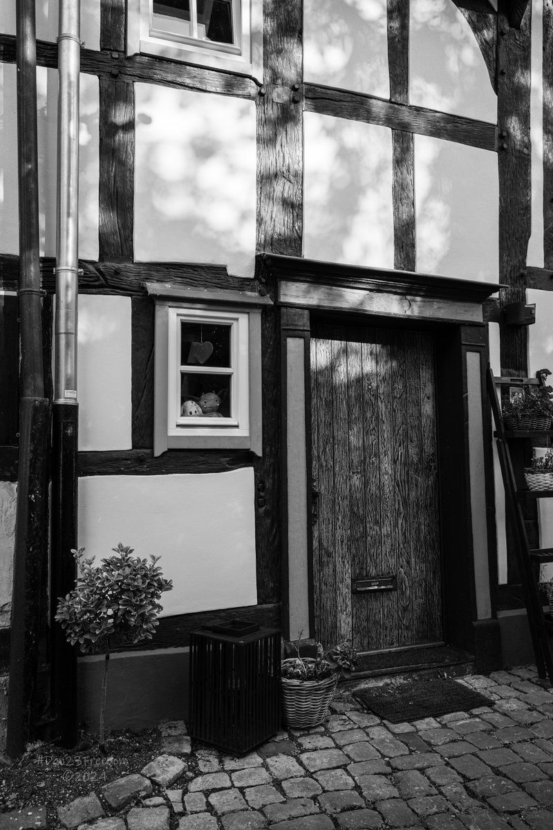 dan23freedom's tweet photo. Heartfelt Companions 📷 1-125 sec at f - 8,0, ISO 200, 66 mm, 28 mm StandardZoom #dan23freedom
#Germany #NordrheinWestfalen #HeartfeltHomies #WindowWatchers #ToyTales #MonochromeMemories #PlushPals #RusticRetreat #TimberTales #CharmingFacade #MonochromeMagic #CozyCorners https://t.co/xySeIrcNlB