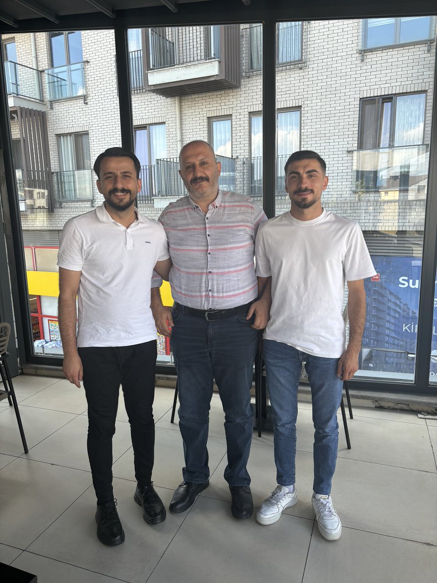 ozgurerdemm's tweet photo. Kaybedeni olmayacak Gençlik Kolları seçimimiz öncesi başkan adayları yol arkadaşlarım Alihan Yılmaz ve Cafer Gezer ile bir araya geldim. 
Sultanbeylimize ve gençliğe dair görüşlerini dinledim. 
Kazanan Sultanbeyli 
Kazanan CHP Sultanbeyli Gençlik Kolu olacak. https://t.co/MHqrd4qZXq