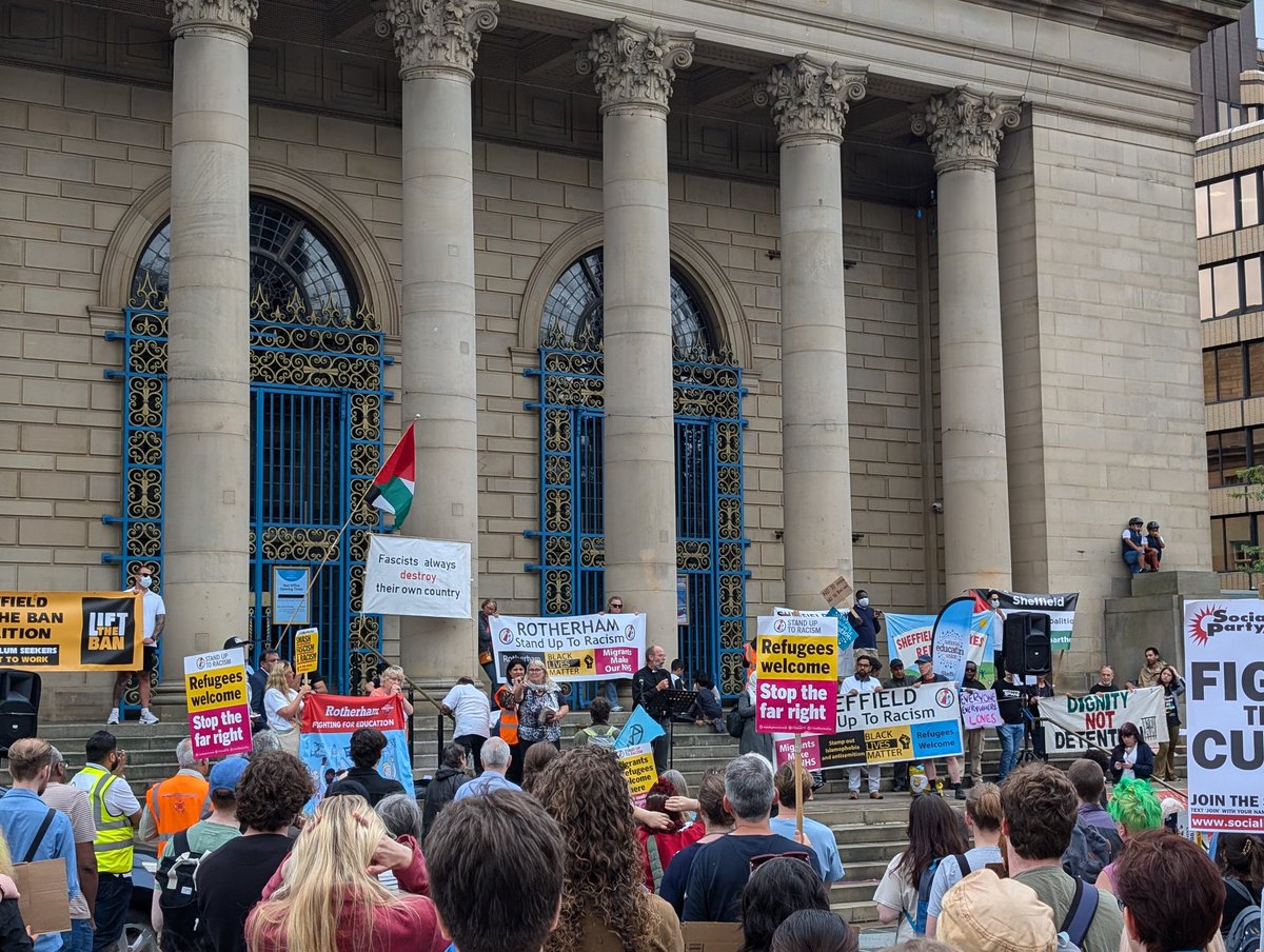 RealAliBishop's tweet image. Diversity is our strength. #StandUpToRacism "Say it  loud, say it clear, refugees are welcome here!" Go Sheffield!!