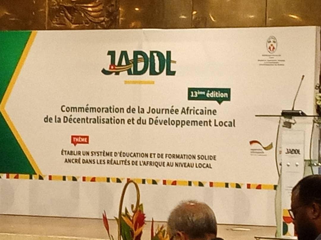 Je participe à la  13ème journée de la décentralisation sous le thème “Établir un système d'éducation et de formation solide ancré dans les réalités de l'Afrique au niveau local”, à l'hôtel 2 fev Lomé.
Une occasion pour nous de redonner un nouveau visage à l'  éducation au Togo