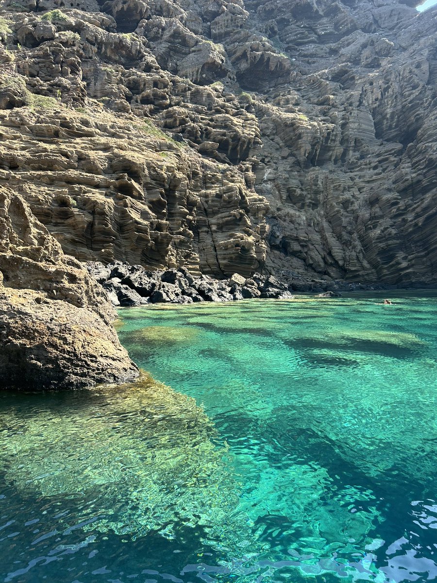 _alius_'s tweet photo. Il mare di #Linosa #Sicilia https://t.co/ndH7rxRo2I