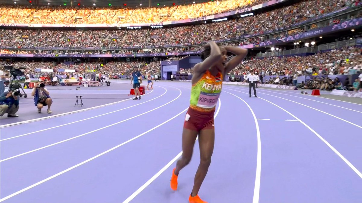 WOMEN'S 1500M FINAL, RESULTS: Faith Kipyegon becomes the first athlete to ever win 3 Olympic 1500m titles, running an Olympic record of 3:51.29! Jess Hull wins the first medal by an Aussie woman ever in this event.

1. 🇰🇪 Faith Kipyegon - 3:51.29 OR  
2. 🇦🇺 Jessica Hull - 3:52.56