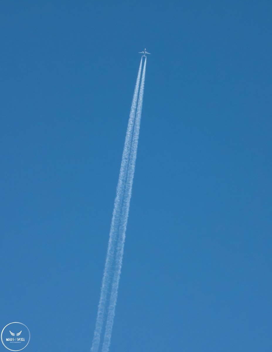 TheSnoopySnoop's tweet photo. #BA99 🇬🇧 British Airways
Airbus A350-1041, G-XWBB
Going over this evening, 478mph at 38,000ft (7.2 miles) 👀
Routing London Heathrow to Toronto
📸 Nikon Coolpix P1000
#avgeek #planespotting https://t.co/kejwfAFevN