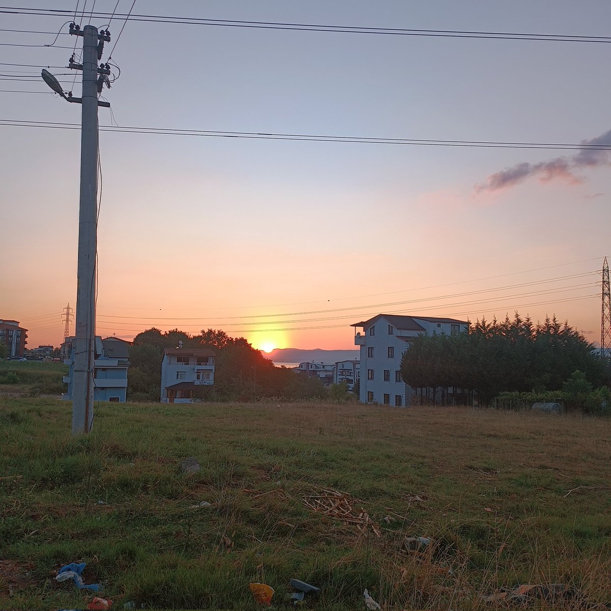 Çöp atmaya çıkıp manzara izlemek😎 Ben çöp kutumdan razıyım😂