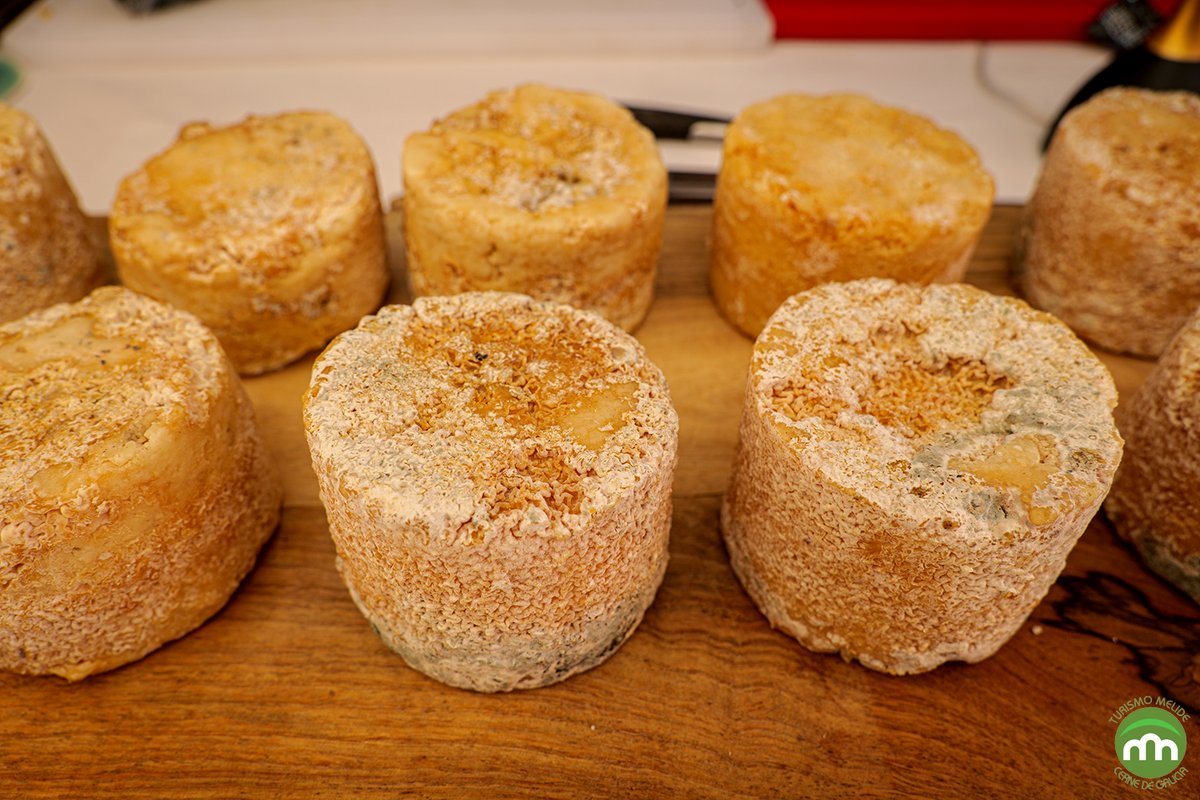 MERCADO MEDIEVAL MELIDE
Apetéceche picar ou cear algo distinto?
Nos postos a pé de rúa da zona vella e na praza das Coles tes unha saborosa oferta gastronómica para gozar desta fantástica noite medieval 😋
#melide #mercadomedievalmelide