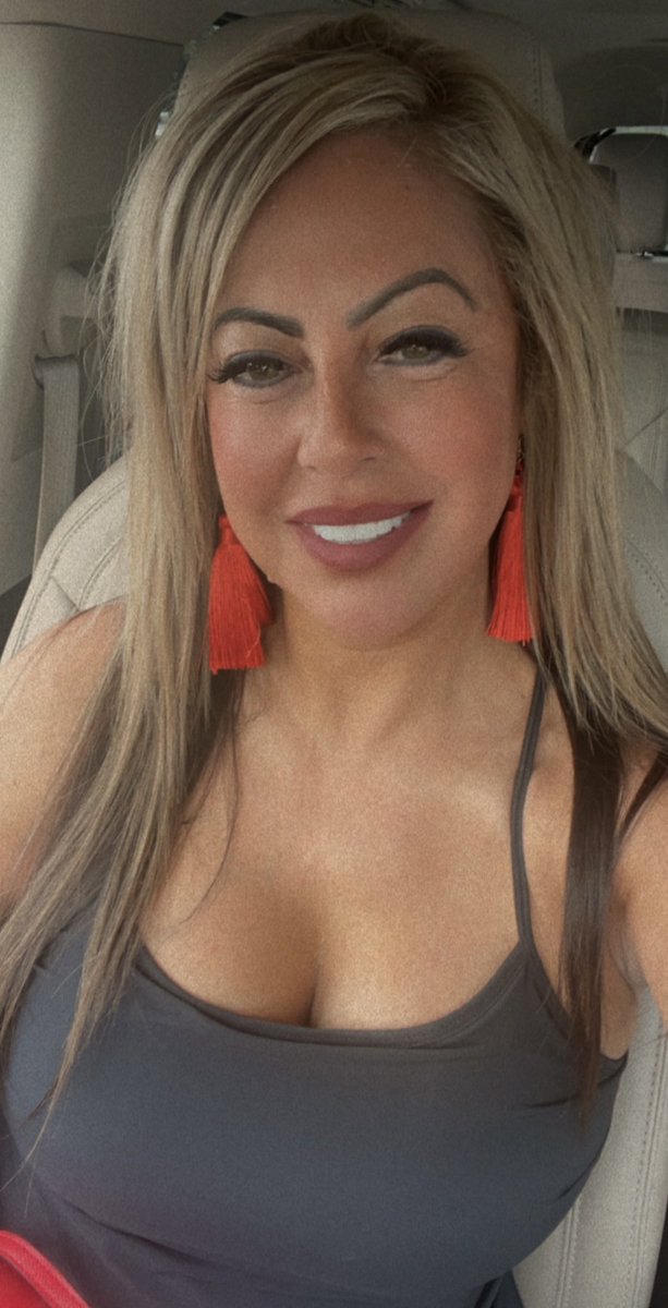 PriscillaVela22's tweet photo. Itโs begun !!! Itโs football season!! Went to go be football mom today for my sons football moms brunch !! Looking forward to a great season!!!! #footballmomlife https://t.co/vlSHUw3jPf