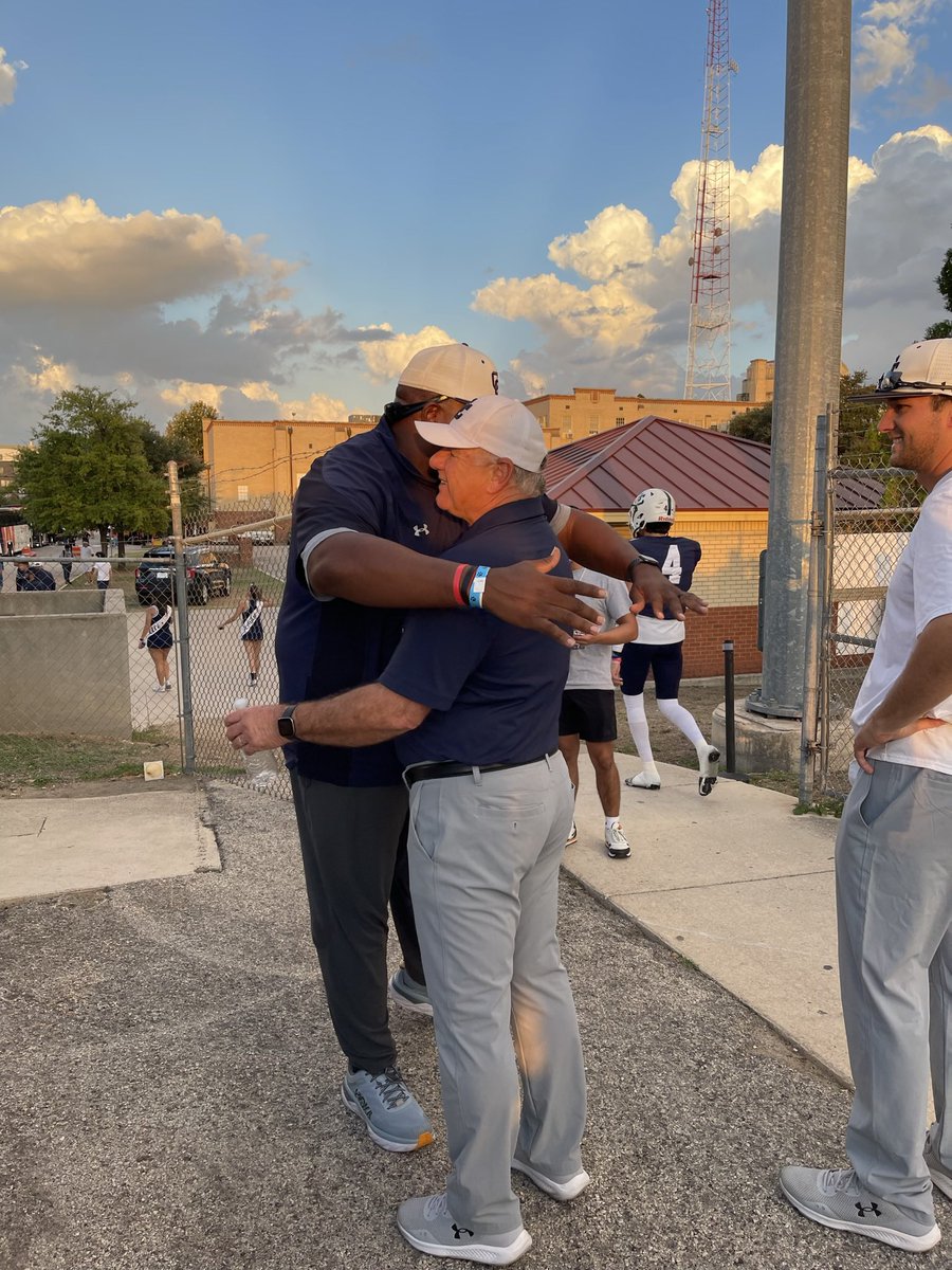 🕊️🕊️🕊️
Wow!
#SantiagoStrong