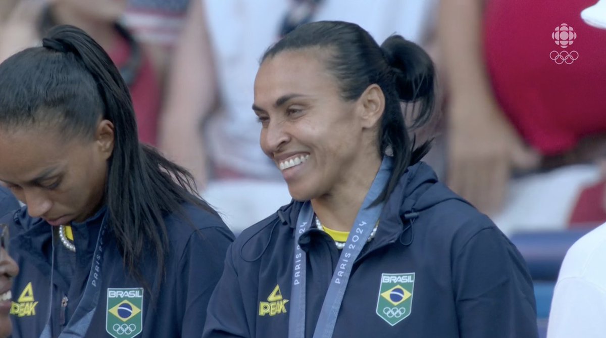 SHEscoresbanger's tweet photo. Marta received her silver Olympic medal. Huge applause from the entire stadium, her teammates, and the two other teams on the podium. https://t.co/BmCTJJ49kF