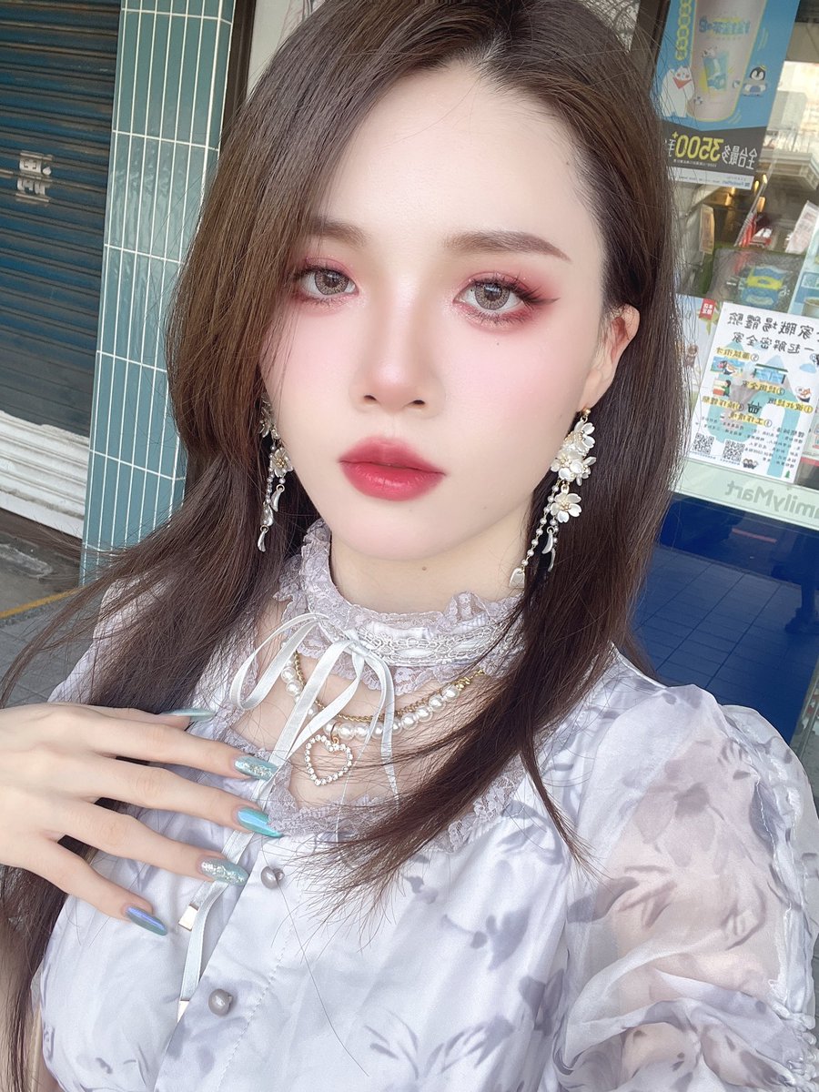 注意
美女今晚10點開台
感謝你們的注意