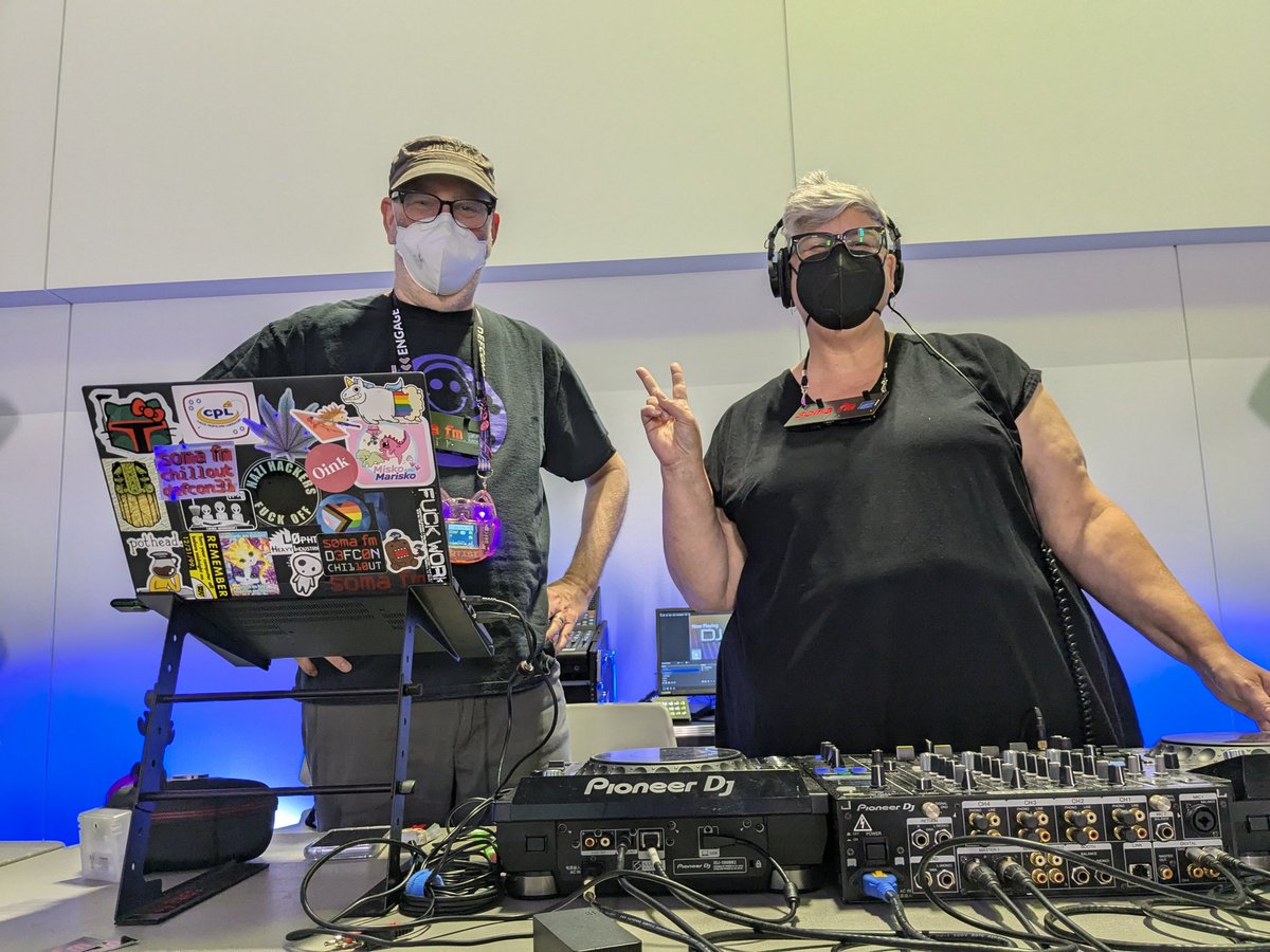 defcon_music's tweet image. somaFM hallway party! Good morning,#DEFCON! Please give @SOMAfm a Follow!  #somafm