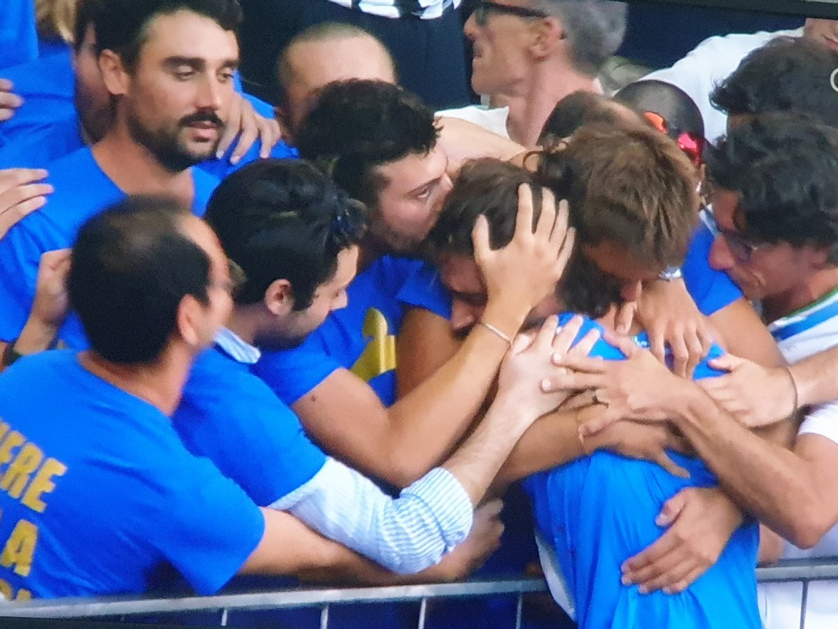 Jedes Mal wenn hierzulande jemand Pizza Hawaii bestellt... #Paris2024