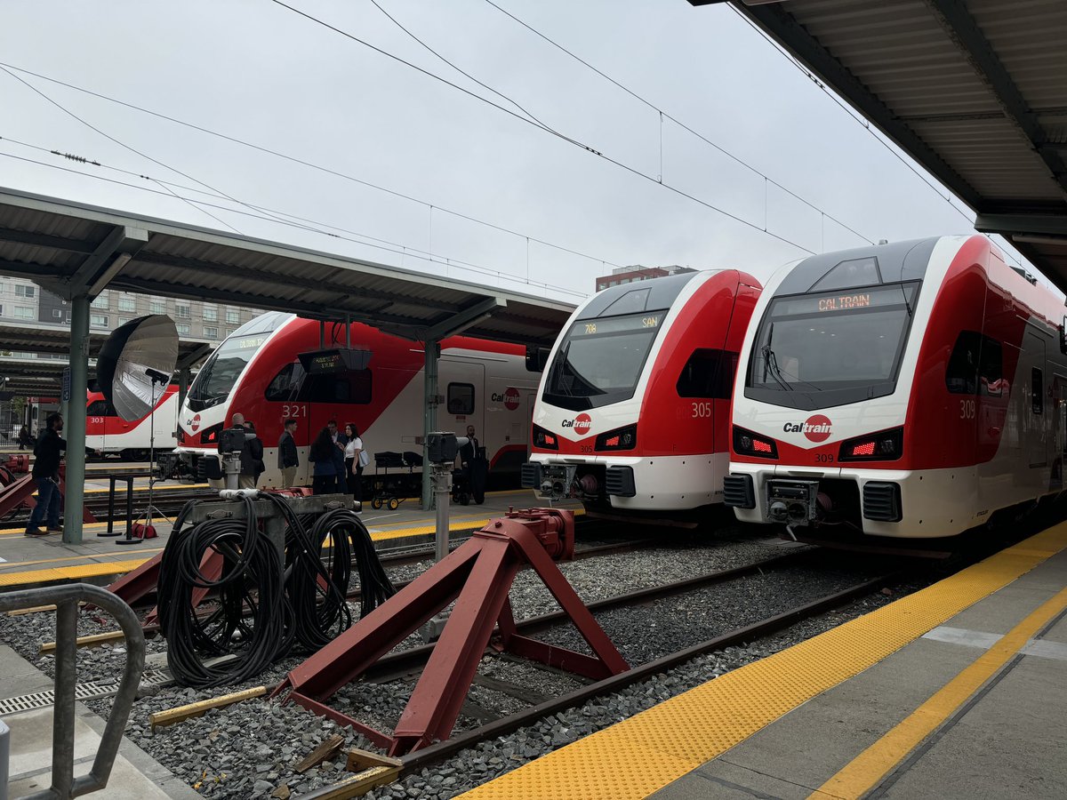 bett_yu's tweet image. Caltrain debuted its all-electric trains with @GavinNewsom @SpeakerPelosi @LondonBreed and more elected officials this morning. The agency broke ground in 2017. Official launch to public September 21 @Caltrain @KTVU