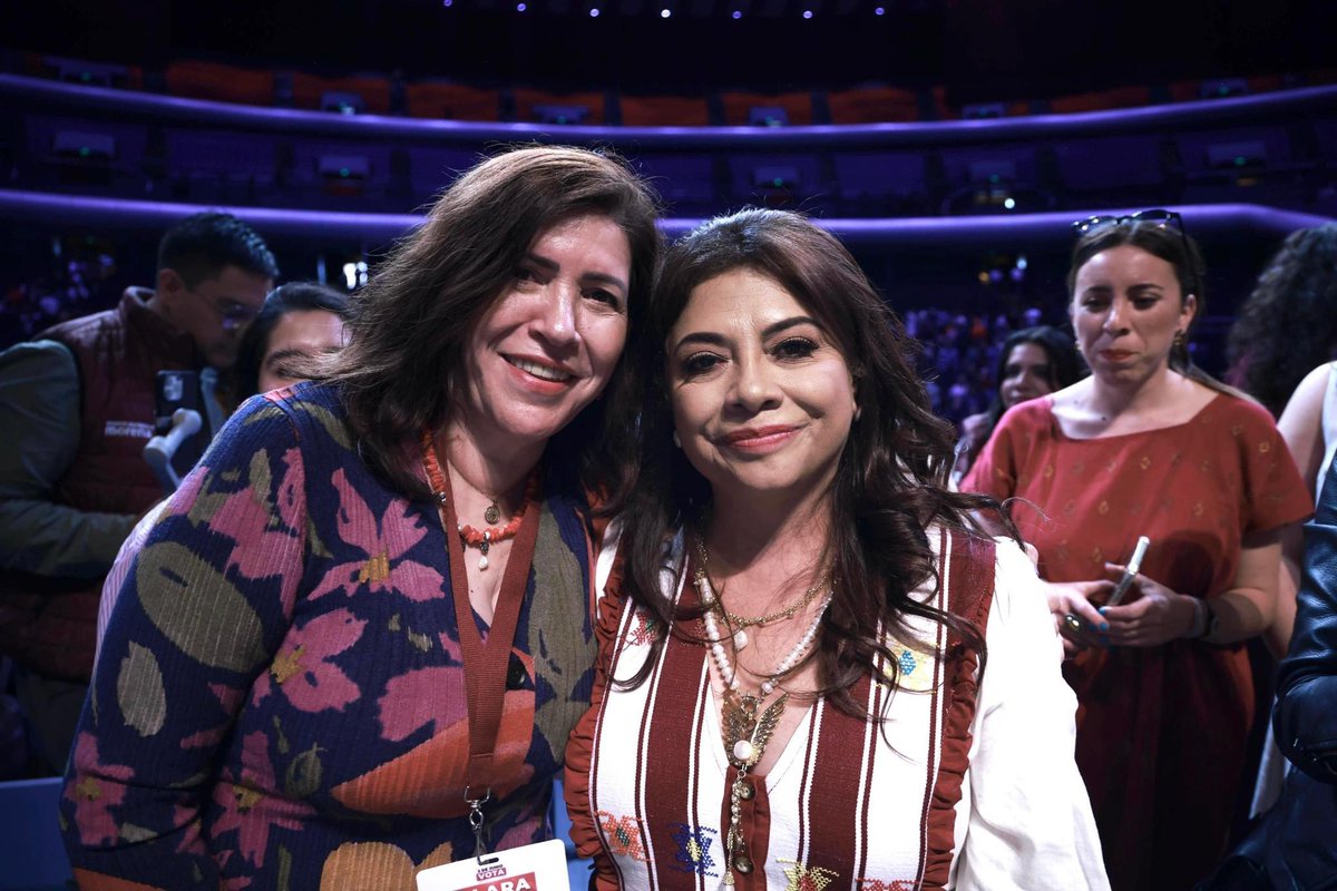 Les deseo un excelente fin de semana ♥️ arriba corazones 🫶🏻