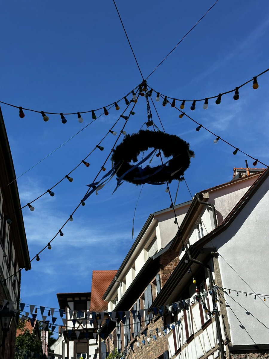 KalleHD's tweet photo. Treffen mit Freundinnen in #weinheim, wo gerade #kerwe ist; das historische #gernerviertel kannten wir noch nicht https://t.co/lECJKULREd