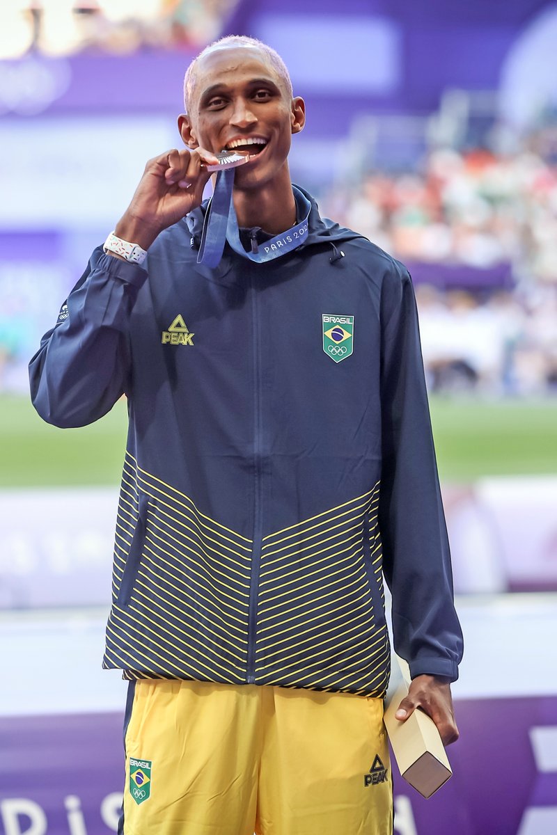 timebrasil's tweet photo. tava faltando a dele com a medalha né

não tá mais 🥉 https://t.co/eWQ3NPNVTg