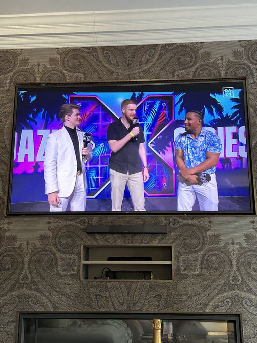 Sooooo excited for all the fights 👏🏻 Also heard they&rsquo;re making a big announcement later in the evening