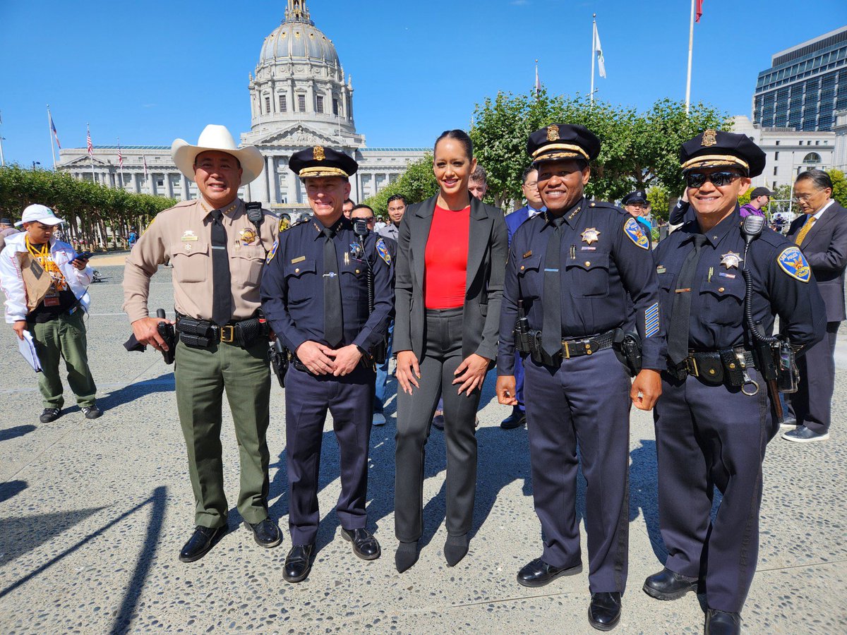 SFPDChiefScott's tweet photo. Thank you DA @BrookeJenkinsSF, @SheriffSF, and @SFFDPIO for joining me today at the @PistahanSF Parade and Festival! This morning’s weather couldn’t have been more perfect! https://t.co/UKo7t3DnGb